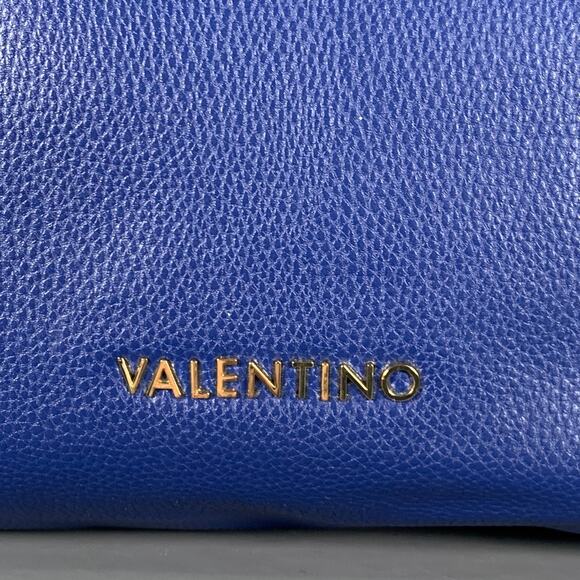 MARIO VALENTINO Blue White Reversible Chevron Pebble Grain Leather Tote Handbag - Picture 3 of 10